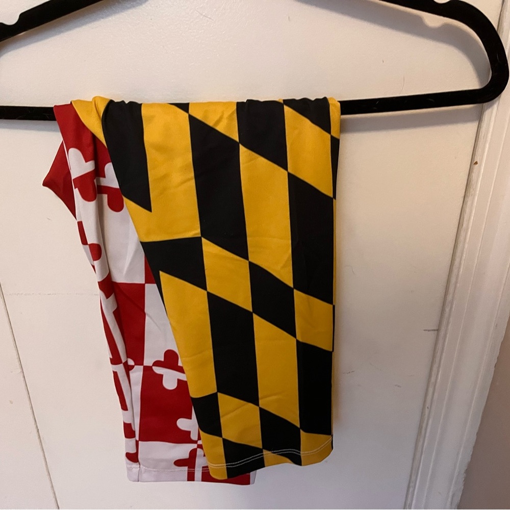 Fit 2 Win Maryland Flag Running Capris (Large)